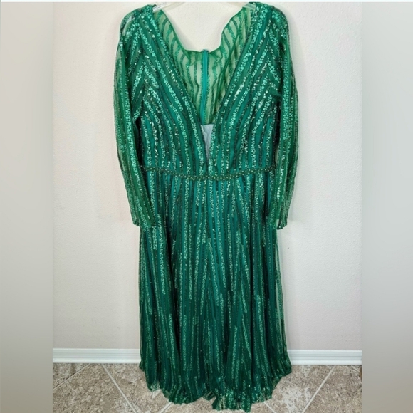 Mac Duggal Plunging Dress - Picture 3 of 10